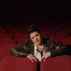 Daniel Torres y Amanda Clement protagonizan el video musical «Οne Big Lie» de Regina Sayles